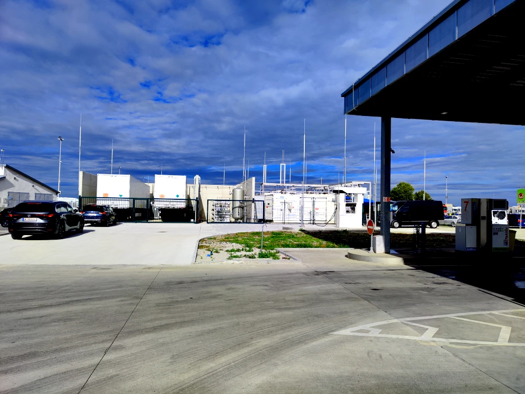 Hydrogen production and fueling station in Slovakia automated by AMI
